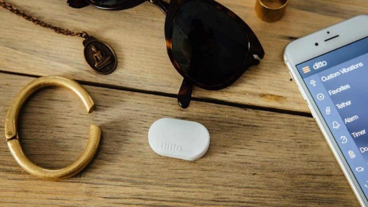 bluetooth vibrating cell phone signaler Wearable Device Frees You from Checking for Phone Calls
