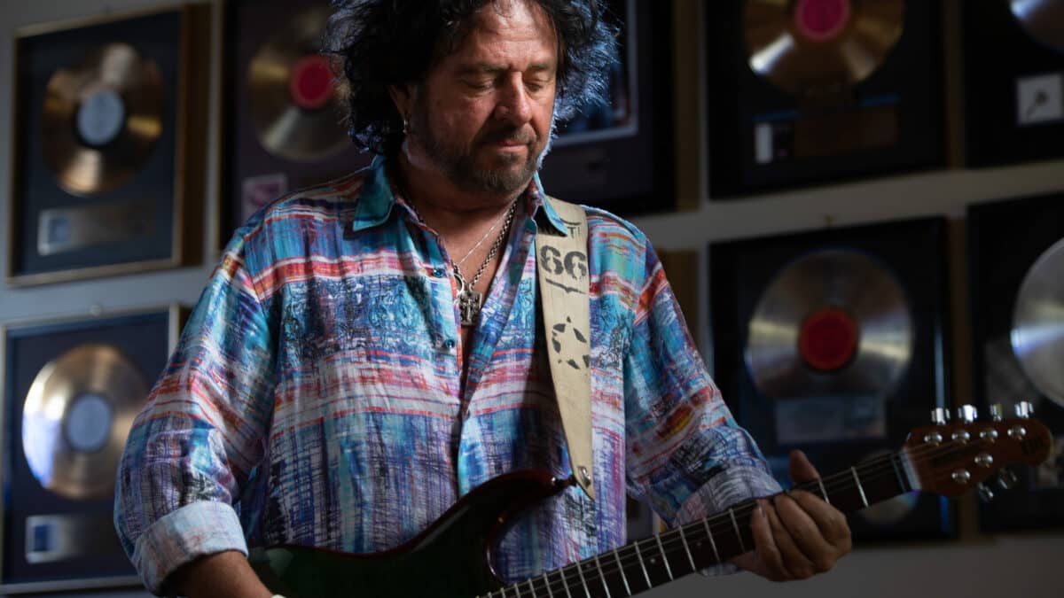 てなグッズや Steve_Lukather-9625-scaled- 洋楽