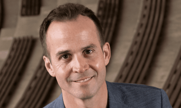 Swanepoel Wins Award for Improving Access to Hearing Care