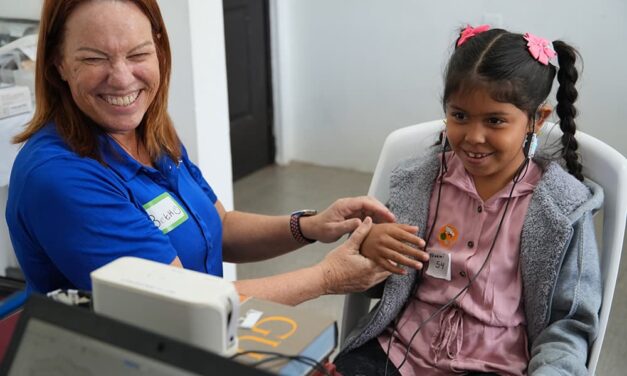 Oticon Hearing Foundation donates money to support future audiologists